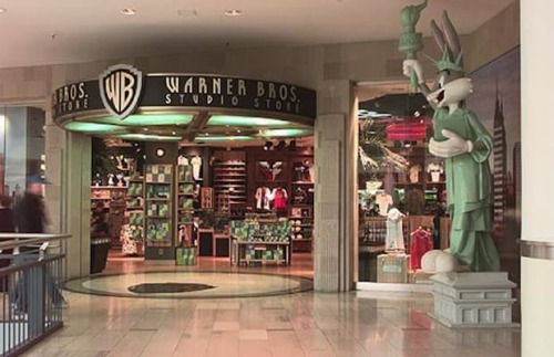 beardedmrbean: mallrat1997:A few 90s mall stores (source, with additional pictures) I’m old