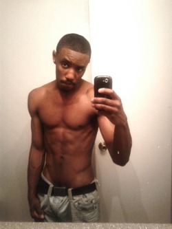 nubiannudaveritas:  This 22 year old Ohio brother is packing 8-inches.