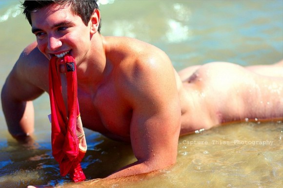 speedobuttandtaint:  donnieboiluvsbois:  Naked Steve Grand…with his All American