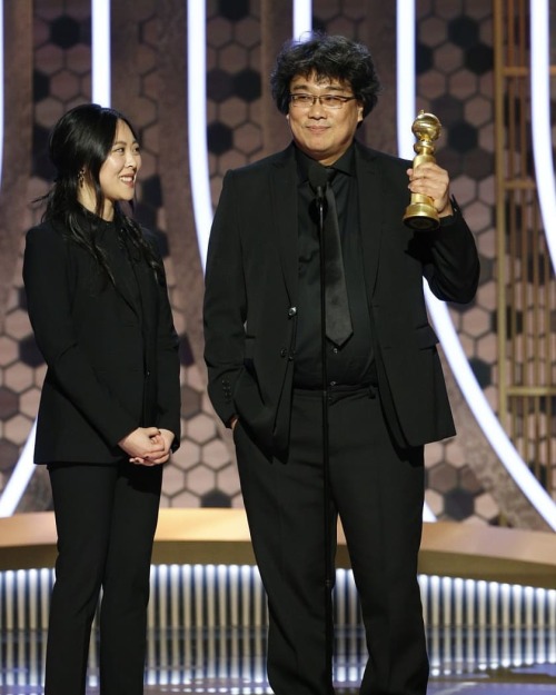 Bong Joon Ho wins #GoldenGlobe for #Parasite.
#Koreanfilm #koreanmovie #한국영화
https://www.instagram.com/p/B7YrRRrFoBy/?igshid=1pvellt9s39ge