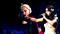 kpfun:  Idina Menzel and Elsa sings “Let It Go,” the 86th Annual Academy Award