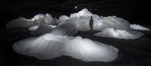 myampgoesto11:Kohei Nawa: Foam, 2013Small bubbles (cells) continue to form on the surface of a gentl