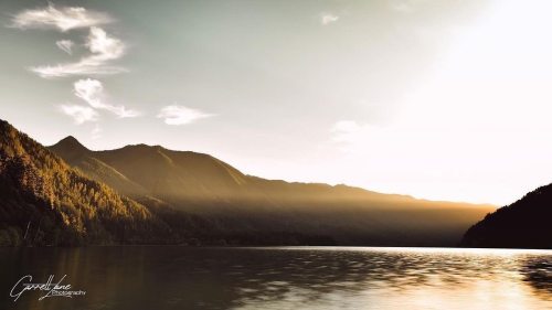 visitportangeles:  Last light on #LakeCrescent, as captured by @garrettlane_photography 🙌  #OlympicNationalPark #VisitPortAngeles https://instagr.am/p/CUqUVwuPjuc/