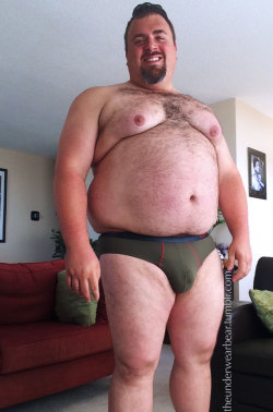 theunderwearbear:Army green CKs…but I’m a lover, not a fighter.  ;-) (All my selfies are under the #gpoy tag here if you want to see more!) 