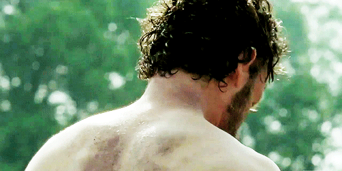 stuff-and-thangs:I might be a little obsessed with his back.