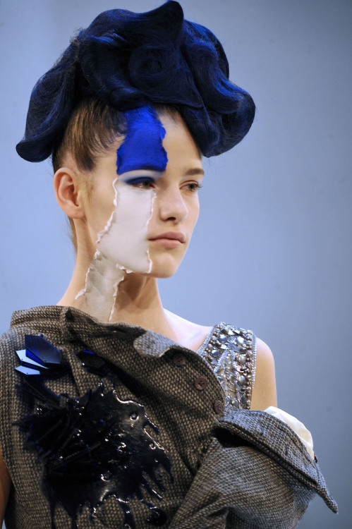 black-is-no-colour:  Maison Margiela Artisanal by John Galliano, Fall 2015 show, Inga Dezhina. Sourc