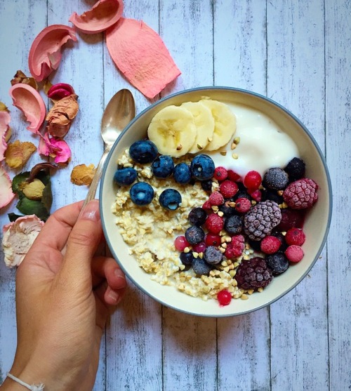 What a health food blogger *really* eats in a day