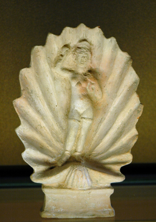 lionofchaeronea:Aphrodite Anadyomene (”Rising from the Waves”).  Terracotta, produc