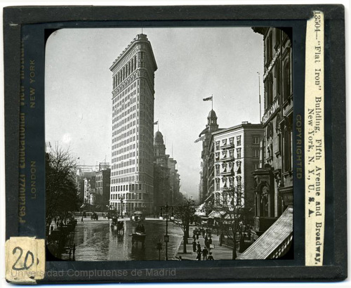 Daniel Hudson Burnham, Flatiron Building, Fifth Avenue and Broadway, New York, USA. Source. Building