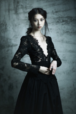 Global-Fashions:yue Ning - Syn Magazinephotos Emily Sotodesigner Alex Londonmakeup/Hair