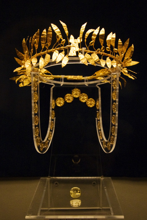 Odrysian Wreath from Golyamata Mogila. A golden wreath and ring from the burial of an Odrysian Aris