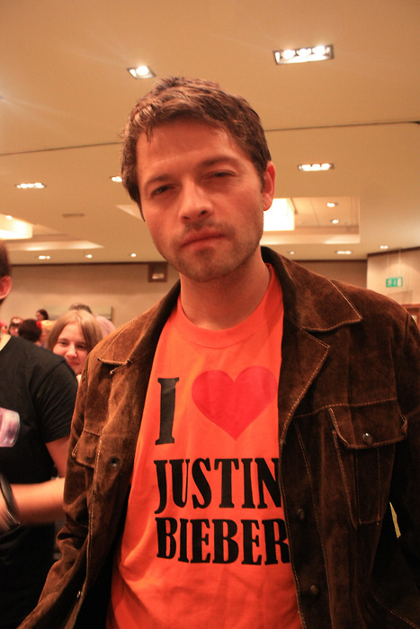 queer-pasta:  mindful-genius:  mindful-genius  Whenever I get sad, I remember that this man exists and I smile.   misha collins looks like a crazy neighbor  