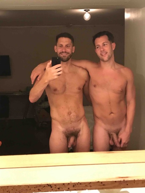 alanh-me:    57k+ follow all things gay, naturist and “eye catching”   