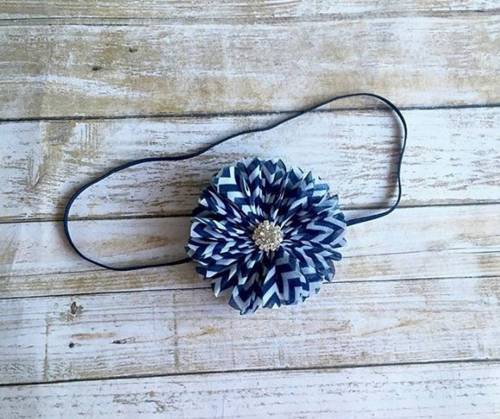 Via @etsyhunter on Instagram @juliagracedesigns has gorgeous headbands! This one stole my eyes, love