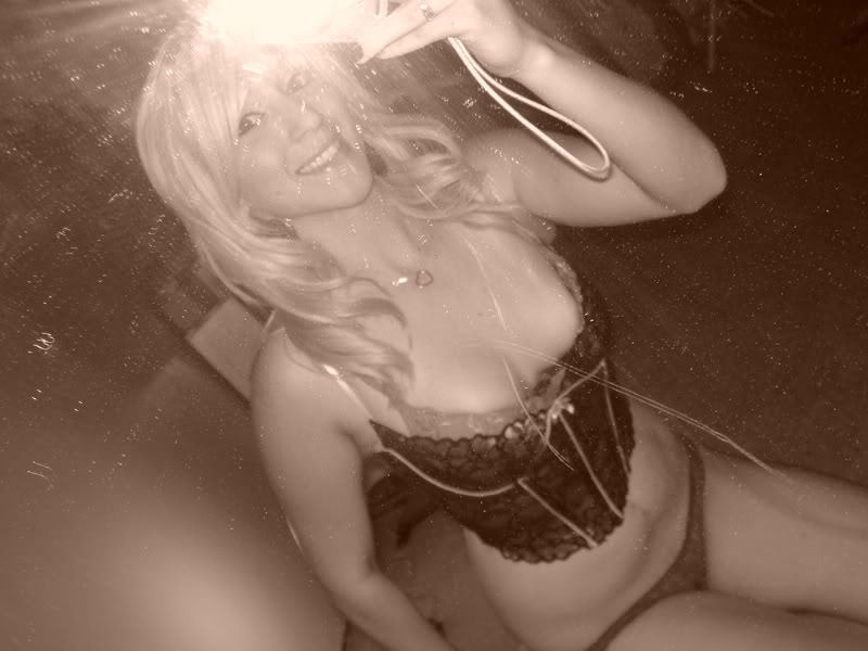 mymarinemindpart3:  Sexy Blonde Army gf pt 2