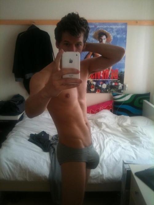 hpboy123:  Another boy showing his big bulge! Follow me: http://hpboy123.tumblr.com