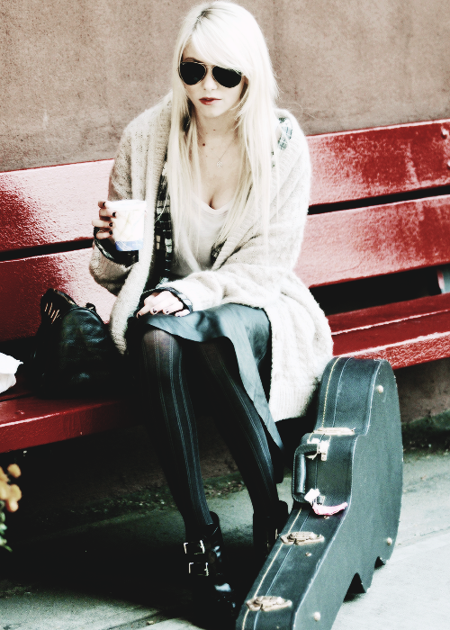 insatiablerebel:taylor momsen on We Heart Itweheartit.com/entry/73531633/via/AllenWalker