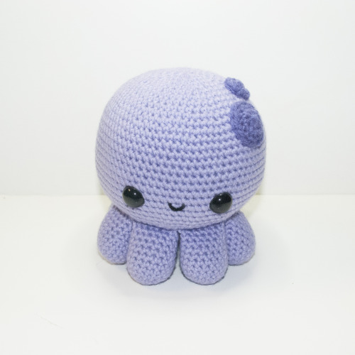 heartstringcrochet:  Have I ever mentioned that I LOVE octopods!!! This cutie is now available and READY TO SHIP! https://www.etsy.com/listing/220257688/octopus-ready-to-ship 