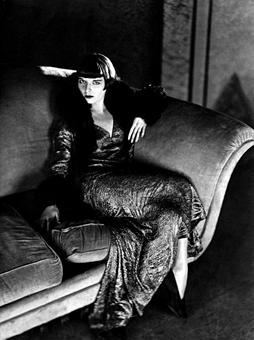 onlyoldphotography: James Abbe: Louise Brooks in Prix de Beauté, 1930