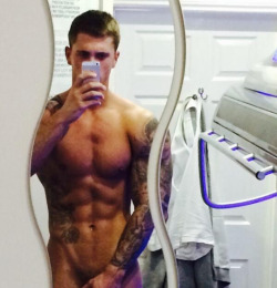 amazingmalenudity:  Dan Osborne