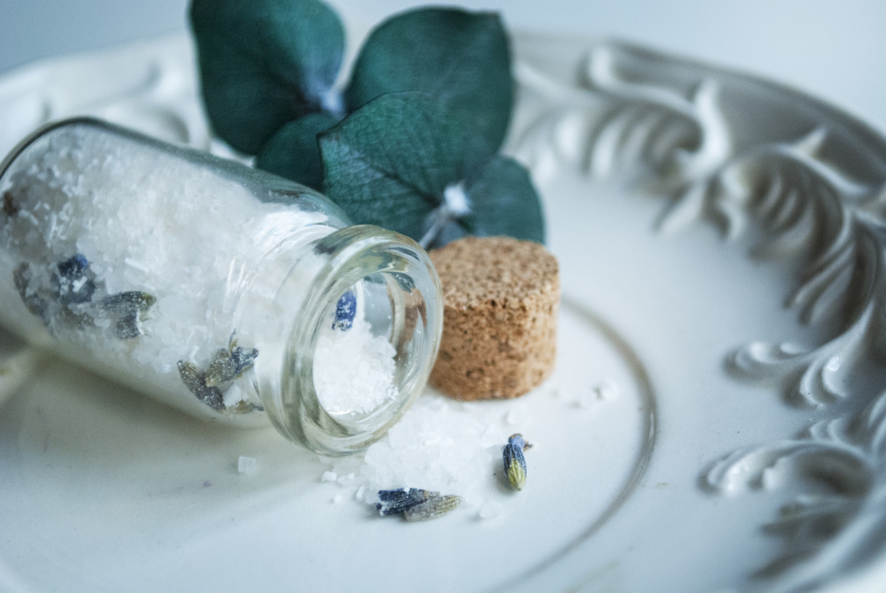 recreationalwitchcraft:  DIY Anti-Anxiety Smelling Salts Smelling salts have been