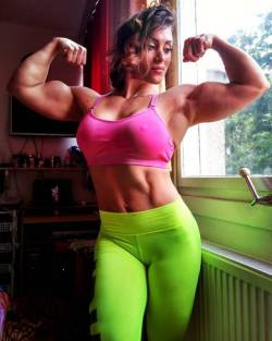 musculargoddesses:Susanna Tirpak