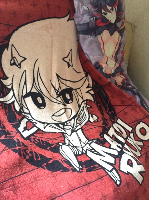 usatame:  What do I do on a lazy Sunday?Chill with my waifu <3 :PThanks to Rick for getting me this Ryuko blanket off my wishlist, it’s so freakin’ soft! >///w///<My cat is weirdly obsessed with the blanket as well:   so much envy yet so