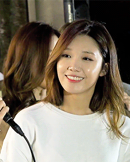 moomhyuna:  ∞ gifs of eunji smiling.