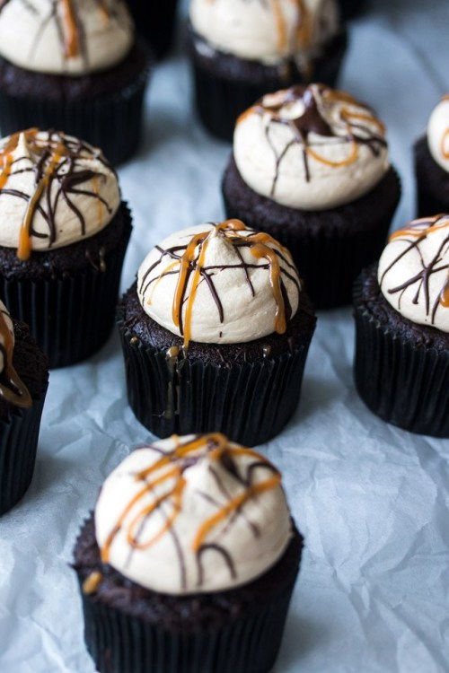sweetoothgirl:   SALTED CARAMEL CHOCOLATE CUPCAKES  