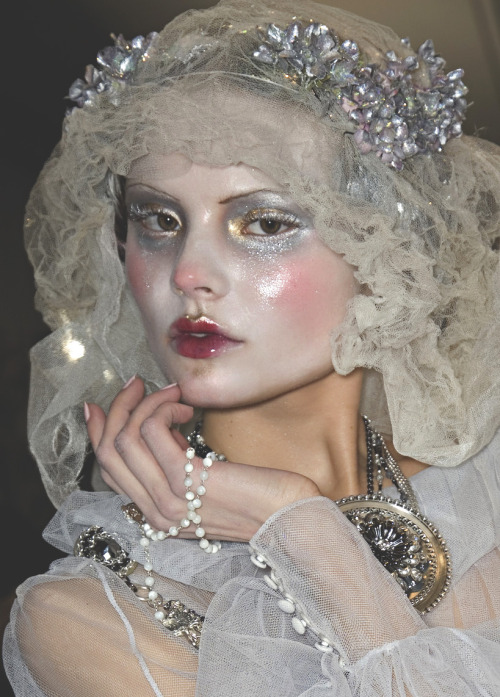 zoetica:I’ve been collecting these images from Galliano’s perfect, gaudy, vaguely-Russia-inspired F/