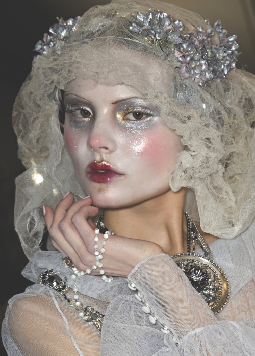 zoetica:  I’ve been collecting these images from Galliano’s perfect, gaudy, vaguely-Russia-inspired F/W 2009 tidbits for a few months now, mostly for art and styling reference, but also because they make me happy. 