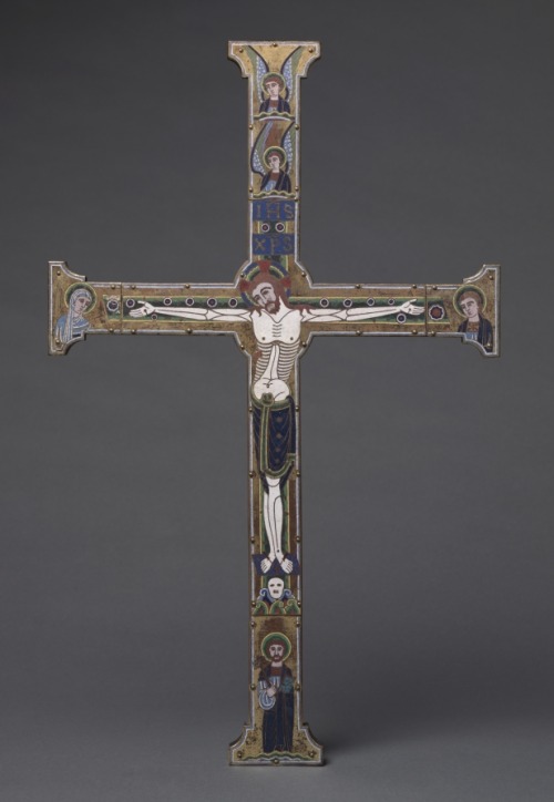 cma-medieval-art:The “Spitzer Cross”, Master of the Royal Plantagenet Workshop, c. 1190, Cleveland M