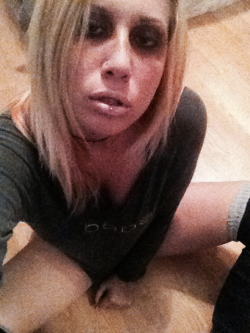 theblackdollia:  Lay on the floor with me?