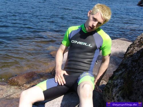 bulgemaster2:  Gaycycling_Alex19_ONeill-Lake