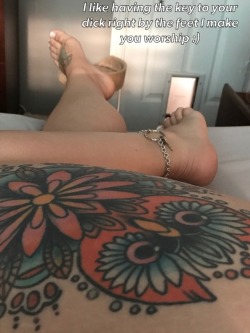 maskedromancexx:I’m loving my new anklet! Only thing left to do is decorate my keys and put them all on! I love teasing my little boys.