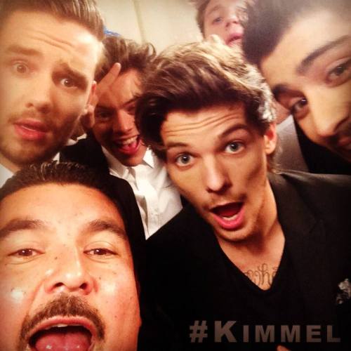 Porn  Guillermo hanging out with One Direction backstage photos