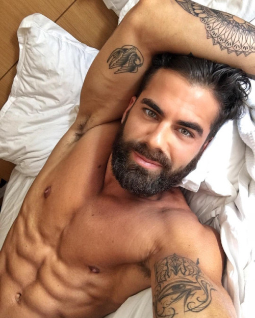 completelyfine:  Damn! Daaaaamn! http://completelyfine.tumblr.com/