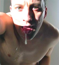 https://69.media.tumblr.com/cd8d05a92dce57e5b3c4c46b7ec0c8bb/tumblr_mnfszyfRYA1s2yjk9o1_500.jpg