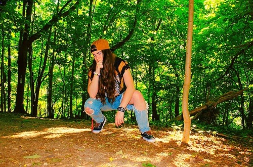 Hi! My name is mea, I’m 18. From NY, undergrad student in MA. Looking for friends! Tumblr: @me