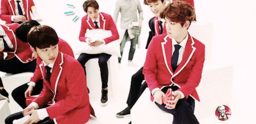 junyeol:   d.o judging baekhyun and his clapping hands toy