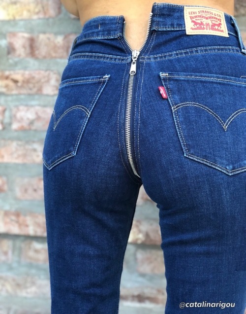 thislayqueen: A new shade of blue is available for your sexy zipper jeans! Shop via DEPOP ww