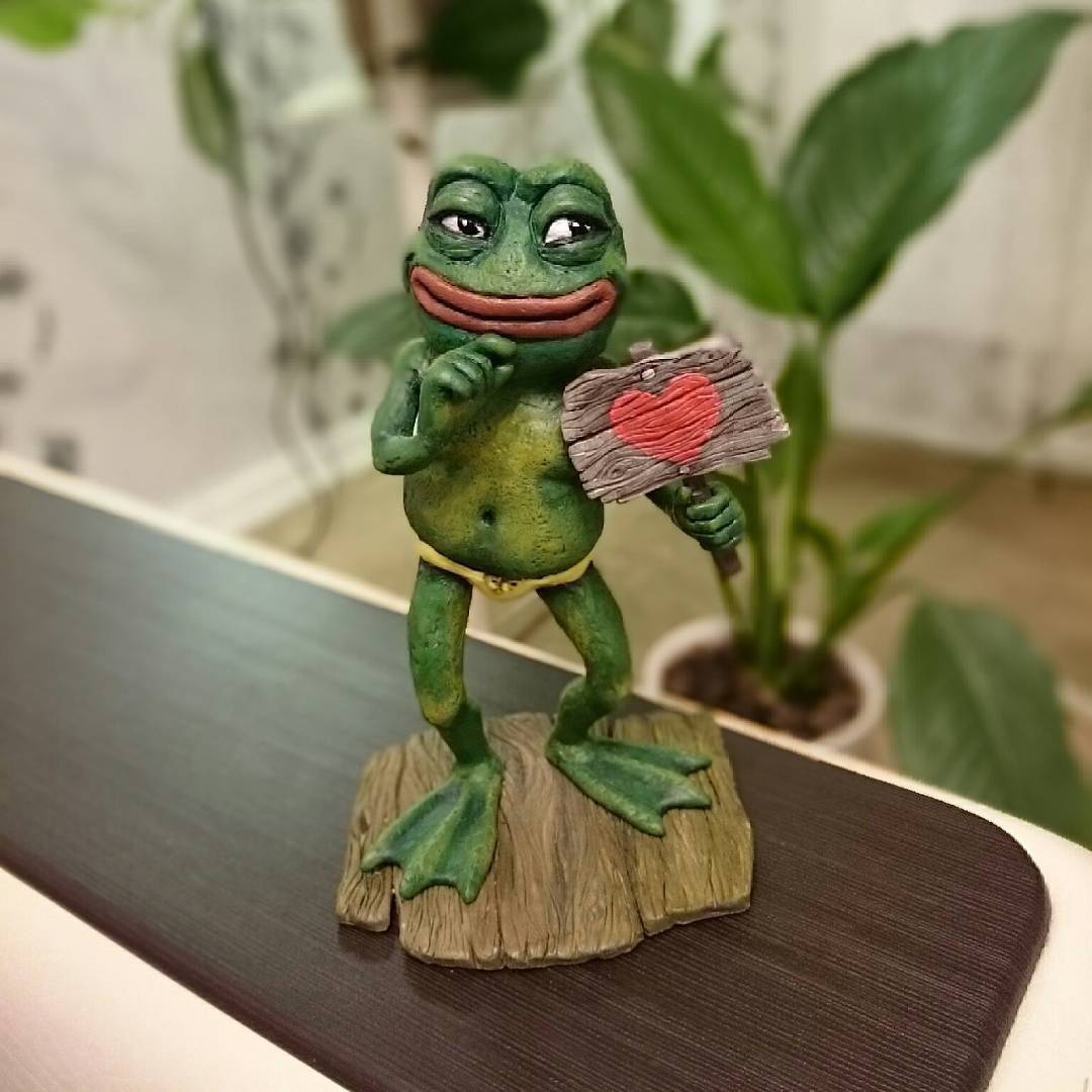 fuckyeahrarepepes:  Extremely rare irl Pepe