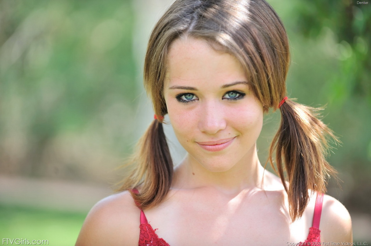 bestofupskirt:    Denise  