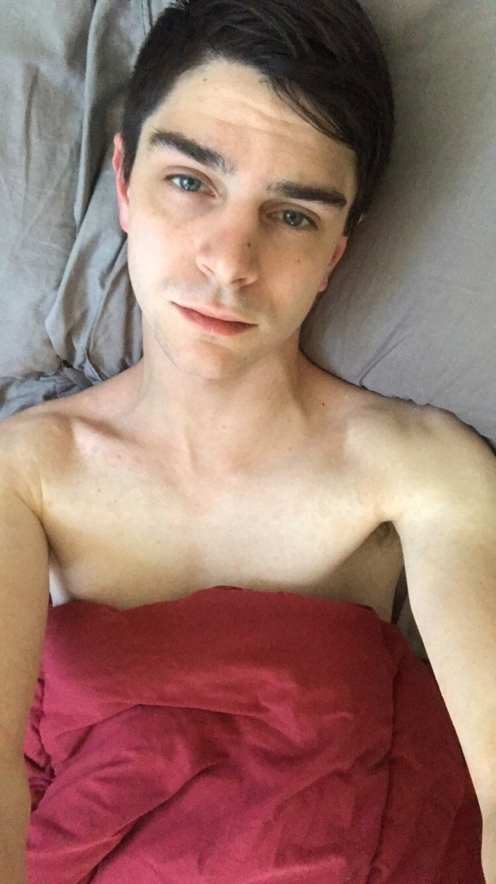 alifeinhyperbole:  I’m not doing shit today