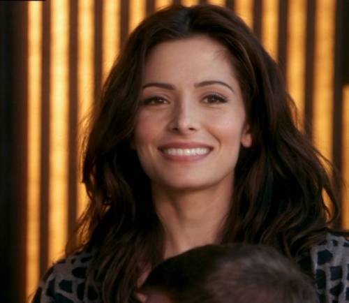 Porn photo donmarcojuande:  Sarah Shahi in the second