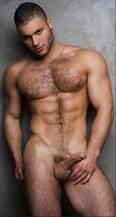 hotmenhotkinks:  I cannot put into words how freaking HOT he is…