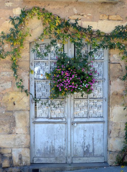 Doorway in Domme by robin-loo on FlickrDordogne, France