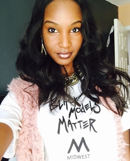 jaethegemini: afro-arts:  AChewArts  www.etsy.com/shop/AChewArts // IG: ash_chew  ษ - ๖  CLICK HERE for more black owned businesses!   this is great 
