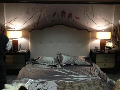 hellotailor:“In Bella’s hospital room scene, the set design is far more important than costumi