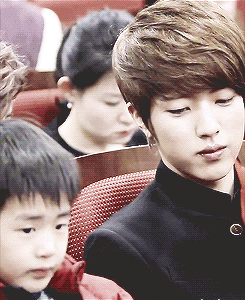 yuu-n:  sungyeol’s glance and small smile when the kid buried his face in his flower bouquet